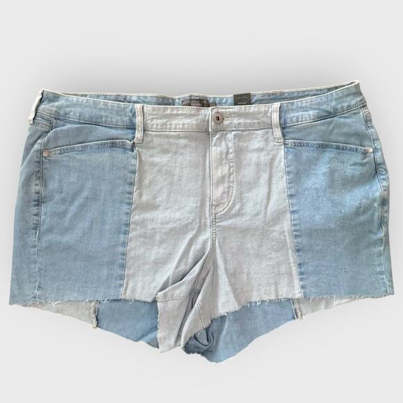 Torrid 24 Raw Hem Jean Shorts Patchwork Panel Light Wash Casual Plus Denim - Picture 1 of 8